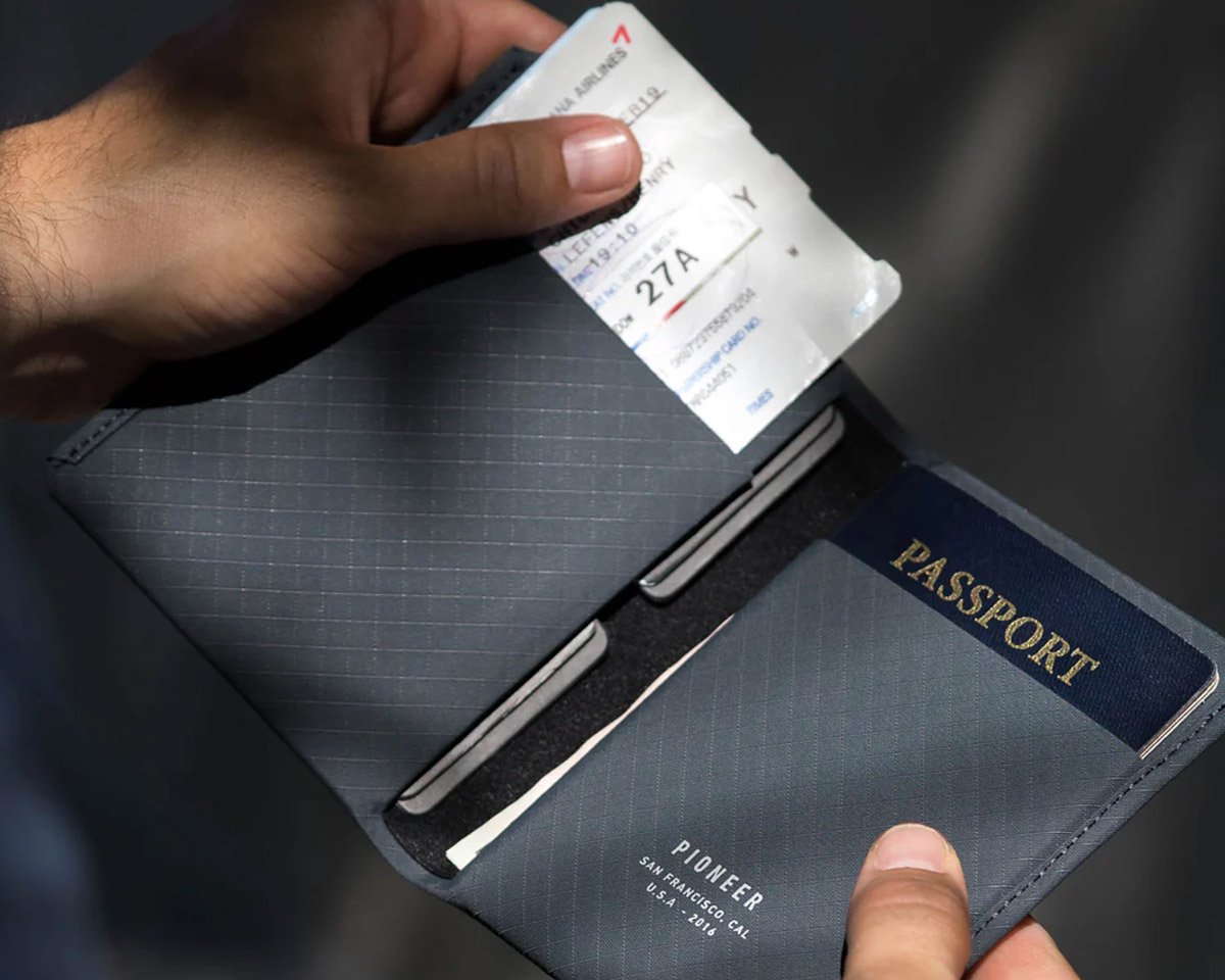 10 Best Passport Holders & Wallets for Traveling Men
